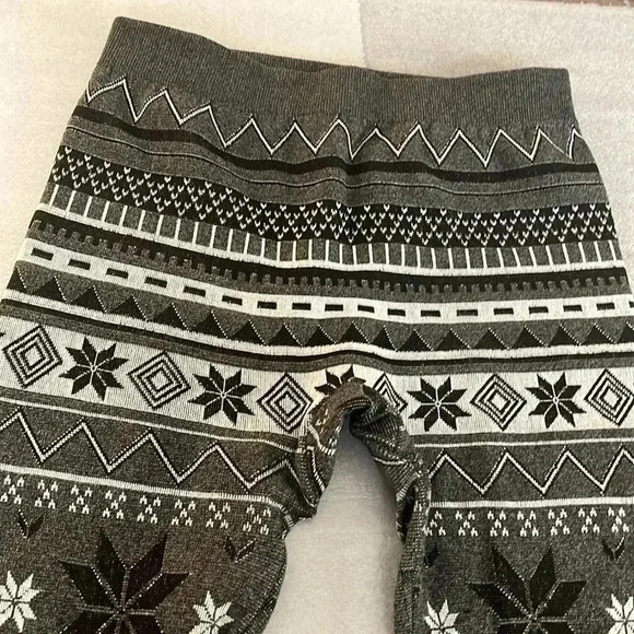 [ML/L25]Cabin Fever Insulated Gray Snowflakes  Legging- NWOT - Picture 3 of 3